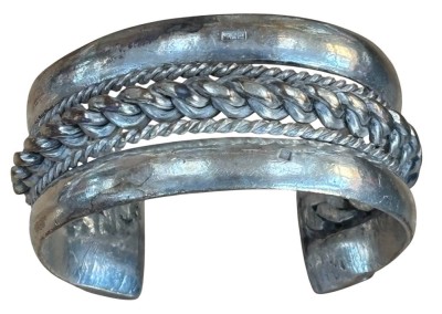 Auktion 362<br>massive Silber-Armspange, div. ungedeutete Punzen, wohl Afghanistan, 120,4 gr [1]