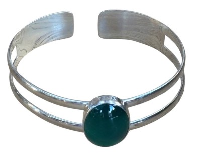 Auktion 362<br>Silber Armspange -925- mit gr. Cabouchon, wohl grüner Chrysopas [1]