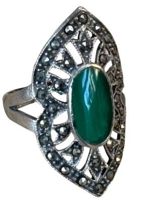 Auktion 362<br>Art Deco Silberring-800- mit grünen Lagenstein, Markasiten, Ringschiene offen, 4,7 gr [1]