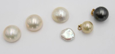 Auktion 362<br>kl. Perl-Konvolut, davon 2x Anhänger, Größte D-1,2cm [1]