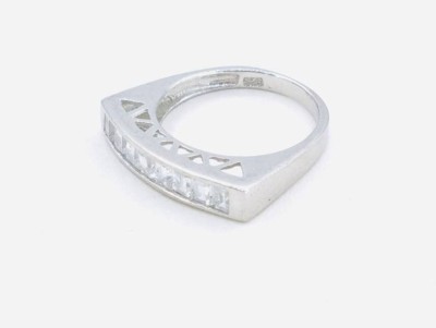 Auktion 362<br>Ring mit weißen Steinen, 925er Silber, RG 54, 3,3 g. [1]