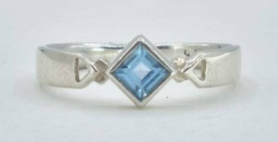 Auktion 362<br>Ring mit einem blauen Stein, 925er Silber, RG 56, 2,4 gr. [1]