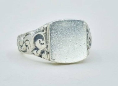 Auktion 362<br>Ring mit einer Gravurplatte, 835er Silber, RG 61, 8,8 gr. [1]