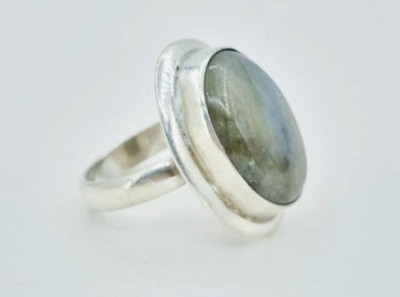 Auktion 362<br>Ring mit einem ovalen Labradorit, 800er Silber, RG 60, 11,0 gr. [1]