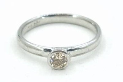 Auktion 362<br>Ring mit einem leicht bräunlichen Stein, 925er Silber, RG 56, 2,4 gr. [1]