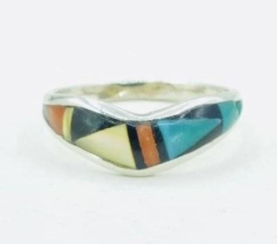 Auktion 362<br>Ring mit mehrfarbigen Elementen, Sterling gestempelt, RG 55, 1,7 gr. [1]