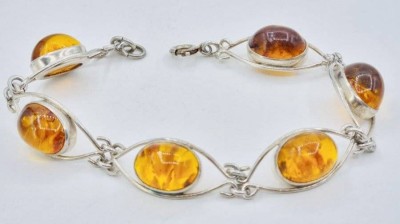 Auktion 362<br>Armband mit Bernsteinen in ovalform, Fischland, 835er Silber, L-19,5cm, 14,8 gr. [1]