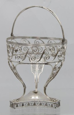Auktion <br>antiker Halter für Zuckerschale, wohl lötiges Silber, 19. Jhd., ca. 180gr., ca. H-14,5cm D-12,5cm [1]