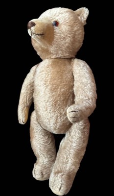 Auktion 362<br>alter Teddy mit Brummstimme,. wohl Steiff, hart gestopft, H-40 cm [1]