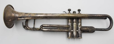 Auktion <br>alte Trompete, Wohlrab-Patent, Messing versilbert (berieben), Altersspuren, Mundstück fehlt, L-49cm [1]
