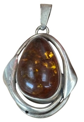 Auktion 362<br>Silber-925- Anhänger mit Bernstein, H-5 cm, wohl Polen, div. Punzen [1]