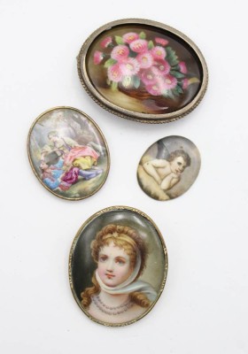 Auktion 362<br>2x Porzellanbroschen sowie 2 Medaillons, älter, feine Malerei, Größte ca. 5 x 4cm [1]