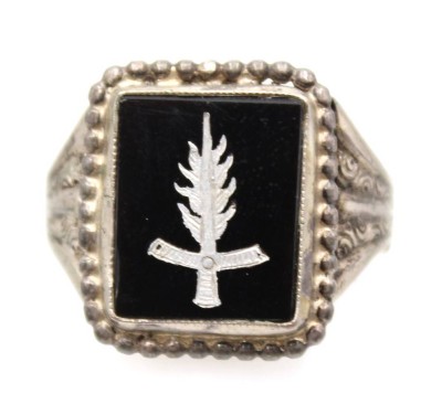 Auktion 362<br>Herrenring, Silber, älter, Onyx mit Fakelsymbol, 6gr., RG 63/64 [1]
