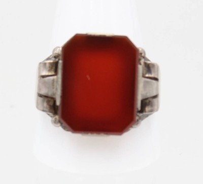 Auktion 362<br>800er Silber-Herrenring, gemarkt, mit Karneol, 9,7gr., RG 67/68 [1]