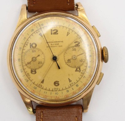 Auktion 362<br>Herrenarmbanduhr, Chronographe Suisse, 750/000 GG, Handaufzug, Werk läuft, Gehäuse mit div. Druckstellen, Lederband,  D-3,5cm [1]