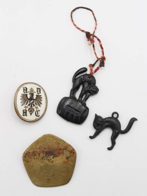 Auktion 362<br>3x WHW sowie ein emailliertes Abzeichen 
