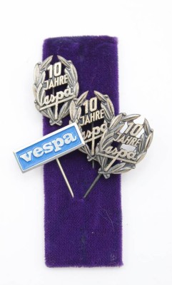 Auktion 362<br>4x Nadeln, VESPA, 3x 10 Jahre Vespa [1]