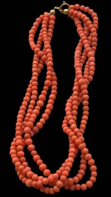 Auktion 362<br>4-reihige Korallenkette, Double Schliesse, L-38 cm, D-ca. 4-5 mm [1]