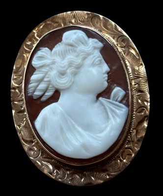 Auktion 362<br>Camee Brosche bzw. Anhänger, Gold-585- Montur, 3x2,5 cm, 4 gr. [1]
