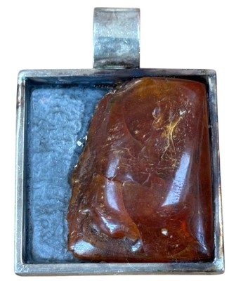 Auktion 362<br>gr. Silber-Anhänger mit eingesetzten Bernstein, S-925-, 3x3 cm, 18,5 gr [1]