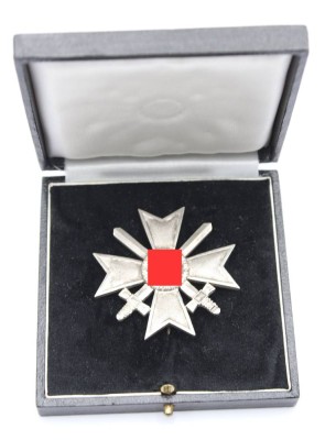 Auktion 362<br>Kriegs-Verdienst-Kreuz 1. Klasse in Etui, Replik/Sammleranfertigung [1]