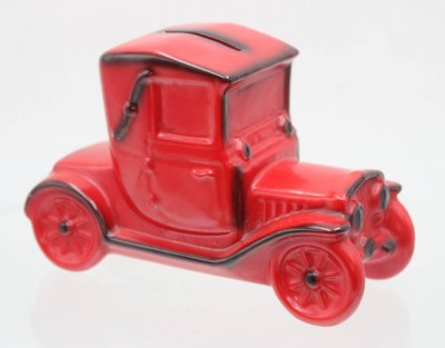 Auktion 362<br>gr. Spardose, Goebel, Oldtimer in rot, Schlüssel anbei, ca. H-11cm B-17cm [1]