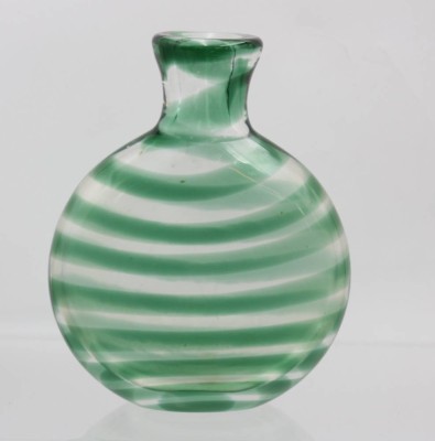 Auktion 362<br>Kunstglas-Vase, grüne Einschmelzungen, ca. H-22cm [1]
