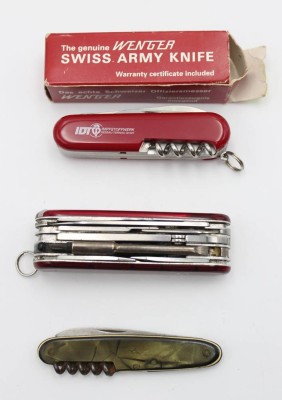 Auktion <br>3x  div. Taschenmesser [1]