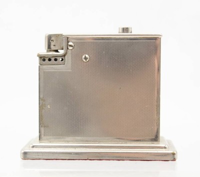 Auktion 362<br>Tischfeuerzeug um 1930, versilbert, Altersspuren, ca. H-7,5cm B-9cm [1]