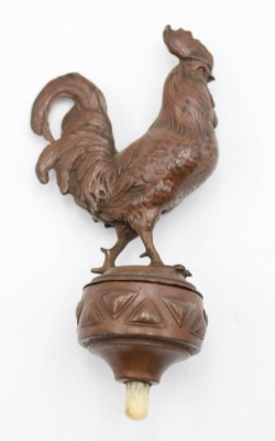Auktion 362<br>figürlicher Klingelknopf, Hahn, um 1900, wohl Bronze, ca. 10 x 5cm [1]