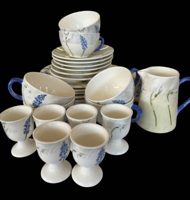 Auktion 362<br>6x kompl. Fayence Kaffeegedecke, Sahnekännchen, 6 Eierbecher , Tellerchen und Kerzenhalter 
