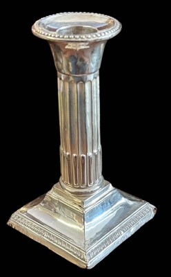 Auktion 362<br>Empire Silberleuchter -925-, Birmingham, England, Jahreszahl leider unlesbar, H-13 cm, eine Ecke kl. Loch, 166 gr. [1]