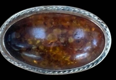 Auktion 362<br>ovale Bernsteinbrosche, Silbermontur, L-4 cm, 10,8 gr. [1]
