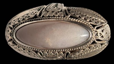 Auktion 362<br>gr. Silberring mit Mondstein-Cabouchon, 3 Punzen auf Ringschiene, Ringkopf L-4,5 cm, RG 56, 14 gr [1]