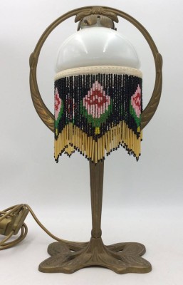 Auktion 362<br>Tischlampe im Jugendstil, Glasfäden, Metallstand, H-42 cm [1]