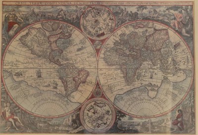 Auktion 362<br>Kartengrafik, Weltkugel, älter, mittig Falz, ger./Glas, RG 48 x 63cm [1]