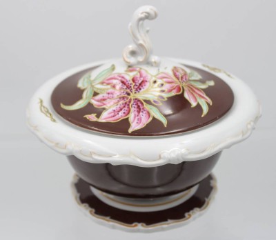 Auktion 362<br>schöne Bonbonniere, Schaubach Kunst, florales Dekor, ca. H-17cm B-20cm [1]