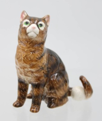 Auktion 362<br>Katze mit Wollknäuel, Goebel, Unterglasurfarben, ca. H-9cm [1]