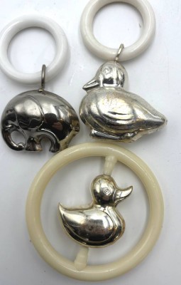 Auktion 362<br>3x Baby Beissringe,davon  2x versilb. Enten, 1x Elefant [1]