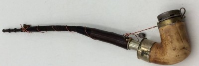Auktion 362<br>gr. Pfeife, Meerschaumkopf, Gebrauchsspuren, L-50 cm [1]