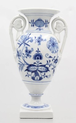 Auktion 362<br>Amphoren-Vase, Meissen, Schwertermarke, 1. Wahl, Zwiebelmuster, ca. H-23,5cm [1]