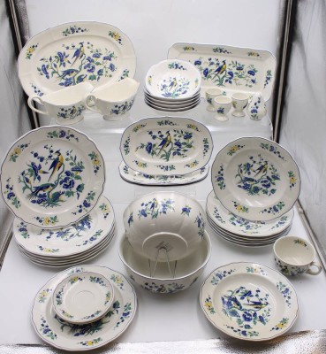 Auktion 362<br>36x meist Speise-Serviceteile, Villeroy & Boch, Phönix blau, 1x Teller am Rand bestossen [1]