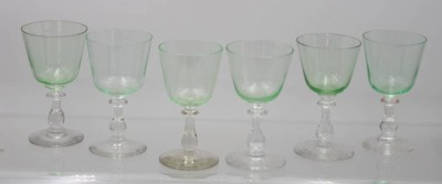 Auktion 362<br>6x div. Weingläser, älter, Kuppa aus Uranglas, älter, ca. H-13cm [1]