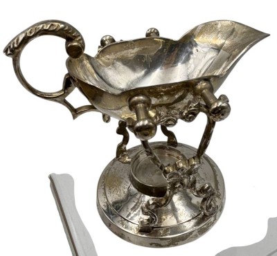 Auktion 362<br>kippbare Sauciere in Halterung, plated, H-14 cm, L-16 cm [1]