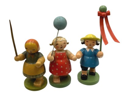 Auktion <br>3x Erzgebirge Figuren mit Ballon etc, kl. Fehlteile, H-max. 8 cm [1]