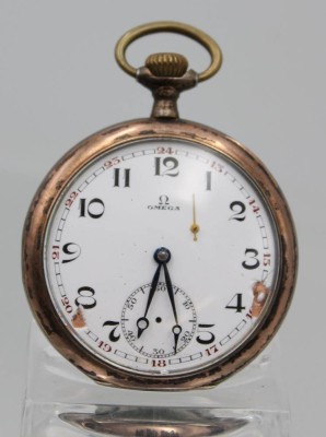 Auktion 363<br>Herrentaschenuhr, OMEGA, 800er Silbergehäuse, Kronenaufzug, Werk steht, Ziffernblatt beschädigt, Sekunde lose, D-5,1cm, innen Namensgravur. [1]