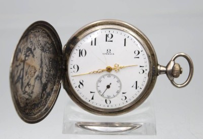 Auktion 363<br>Sprungdeckel-Taschenuhr, OMEGA, Kronenaufzug, Silbergehäuse, Werk läuft an, D-5cm, Deckelmechanik defekt [1]