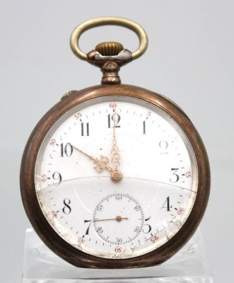 Auktion 363<br>Taschenuhr um 1900, Silbergehäuse, Kronenaufzug, Werk steht, Glas u. Ziffernblatt beschädigt, D-ca. 5cm [1]