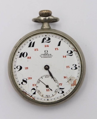 Auktion 363<br>Taschenuhr um 1920, OMEGA, Metallgehäuse, Kronenaufzug, Werk läuft, Glas fehlt, Ziffernblatt beschädigt, Gehäuse mit Druckstellen. [1]