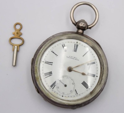 Auktion 363<br>gr. Taschenuhr um 1900, Waltham, Silbergehäuse, Schlüsselwerk läuft, Glas lose, ca. D-5,7cm [1]